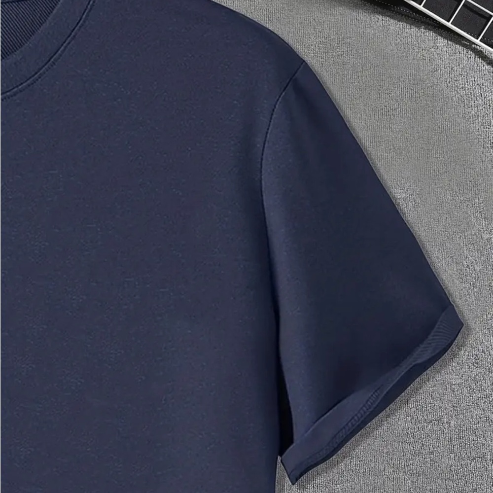 ๐ SOLD ๐ Land Rover Defender Style Tee ๐ซถ - Picture 4 of 13